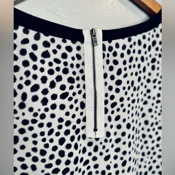 Ann Taylor Blouse Sheath Dalmatian Printed Black/White Exposed Zip Medium NEW - Picture 8 of 15
